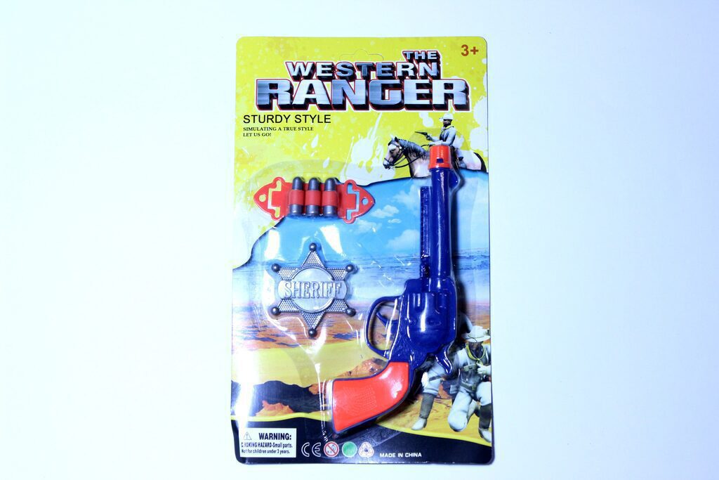 Игровой набор "Шериф" с пистолетом и аксессуарами
