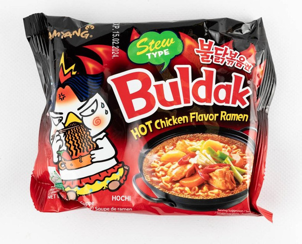 Лапша быстрого приготовления Рамэн со вкусом жгучей курицы с супом "SAMYANG" 145гр./пачка