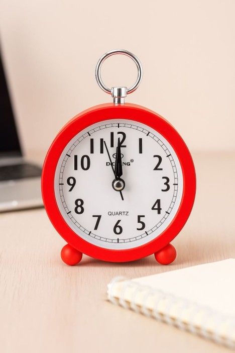 Часы-будильник "Every day" красный
