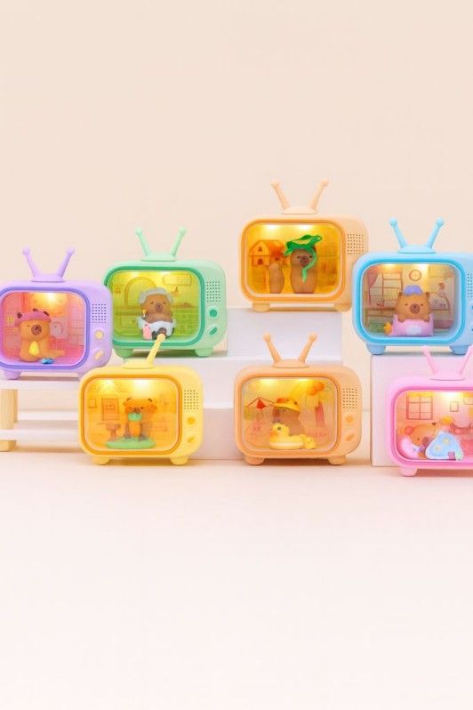 Игрушка-сюрприз в закрытой коробке "Будни капибарыбары" 9-11см