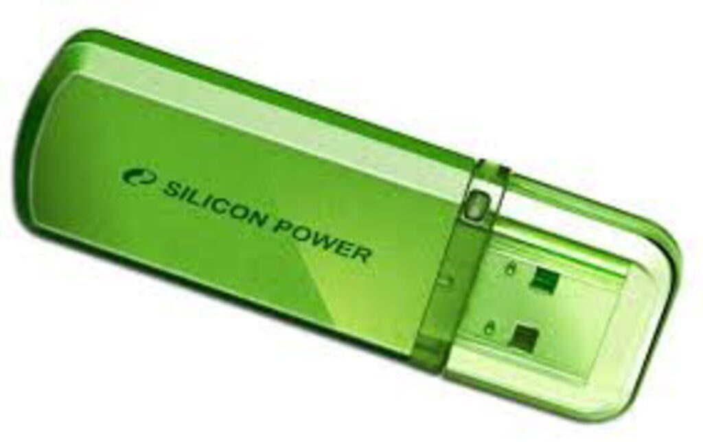 Флеш-драйв  8 GB USB 2.0 Silicon Power Helios 101 green